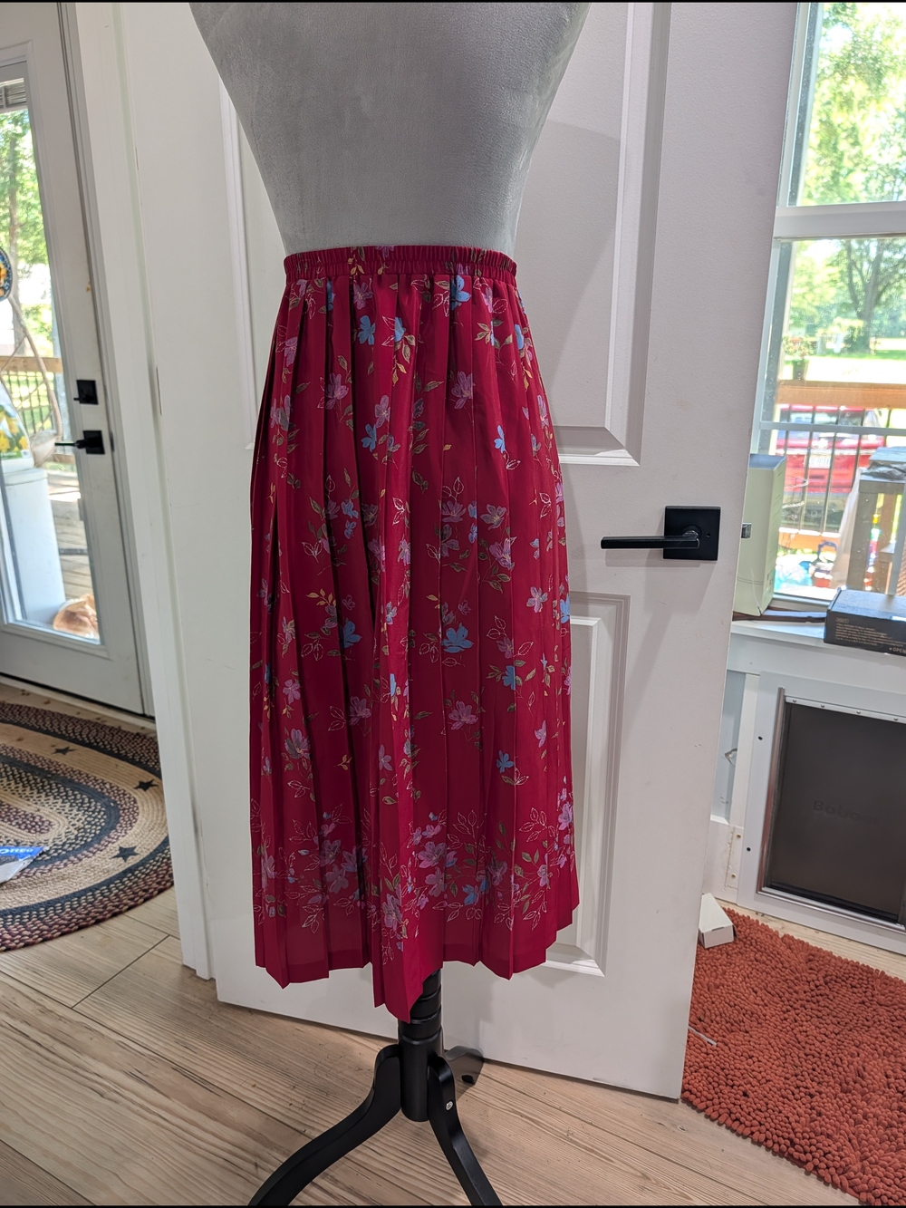 Leslie Fay Red Floral Pleated Midi Skirt with Blue and Pink Flowers - Picture 3 of 5